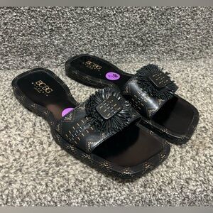 BCBG SLIPPERS GREAT FOR SPRING OR SUMMER. Cute👌